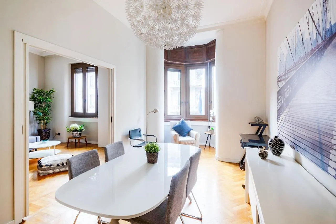 Spacious And Brilliant Apartment In Duomo By Easylife Milán