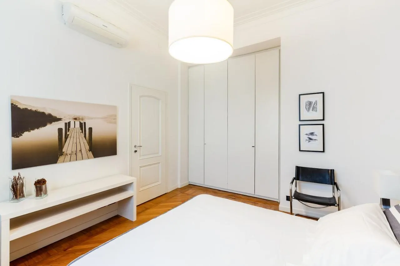 Spacious And Brilliant Apartment In Duomo By Easylife Milán