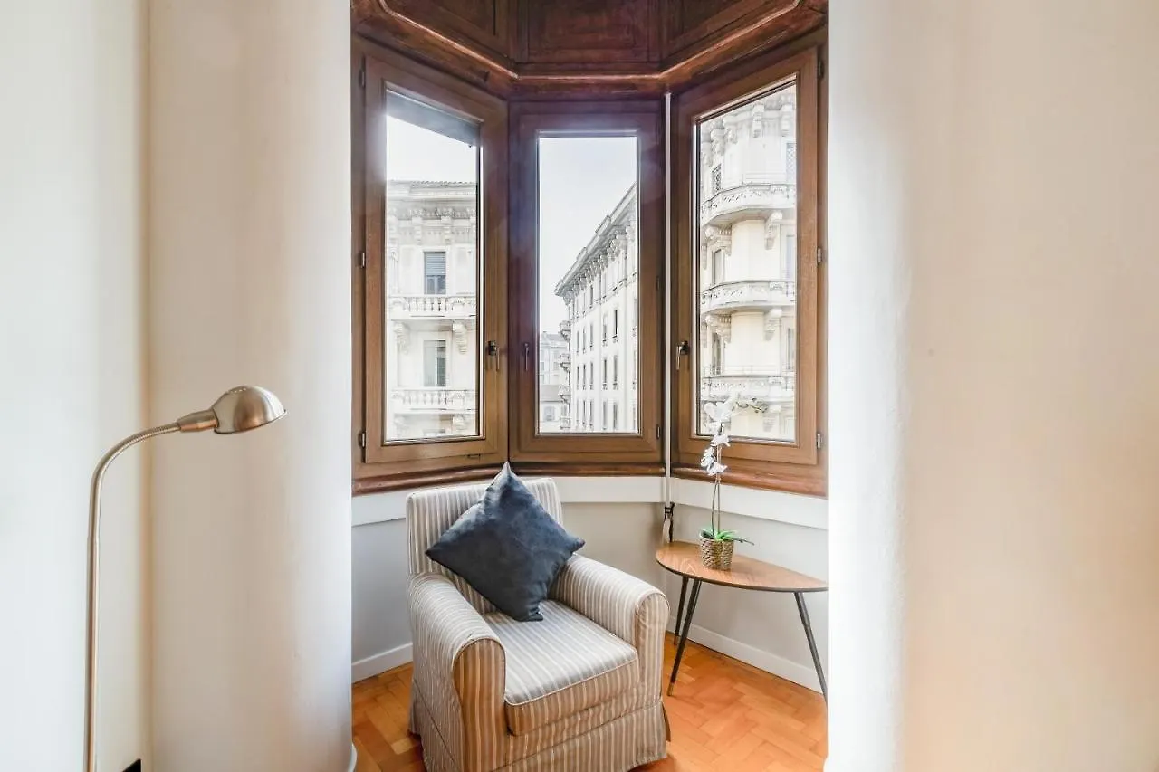 Spacious And Brilliant Apartment In Duomo By Easylife Милан